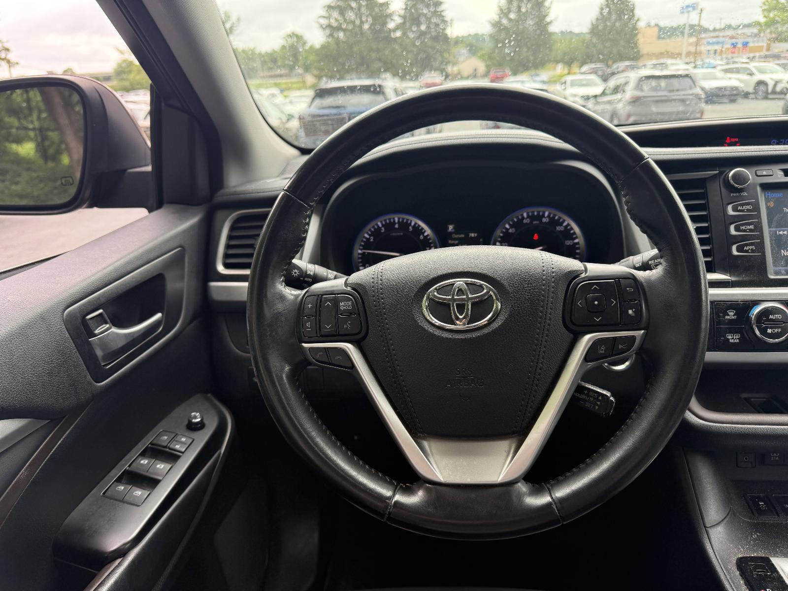 2017 Toyota Highlander Vehicle Photo in Harrisburg, PA 17111