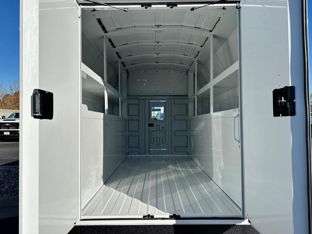 2024 GMC Savana Cutaway 3500 Vehicle Photo in COLUMBIA, MO 65203-3903