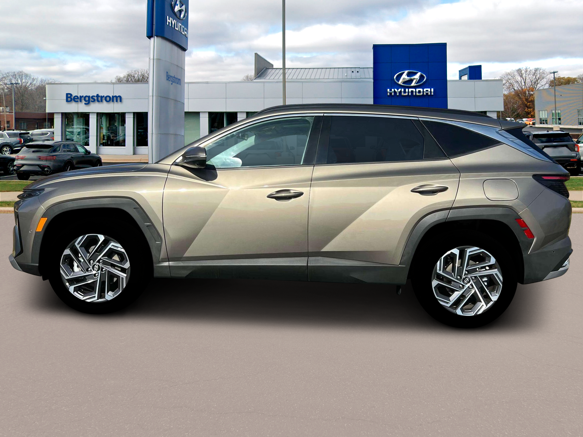 2025 Hyundai TUCSON Hybrid Vehicle Photo in Green Bay, WI 54304