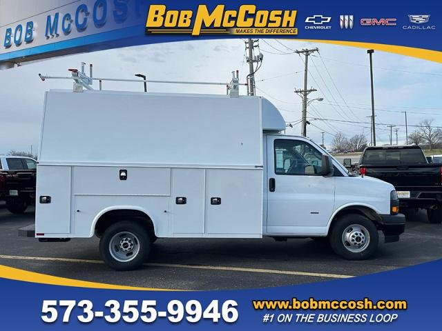2024 GMC Savana Cutaway 3500 Vehicle Photo in COLUMBIA, MO 65203-3903