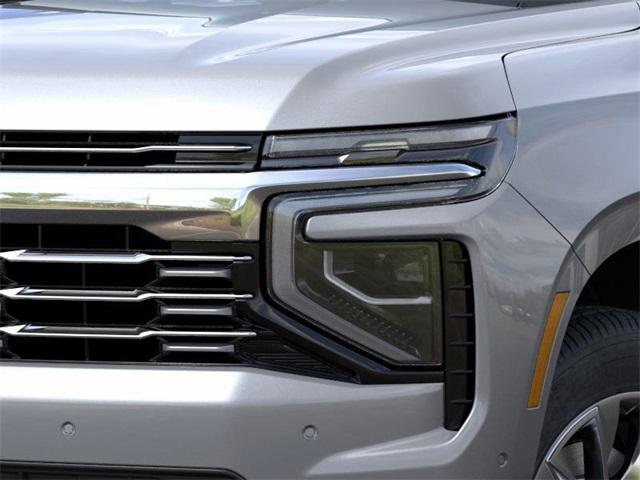 2025 Chevrolet Suburban Vehicle Photo in ENGLEWOOD, CO 80113-6708