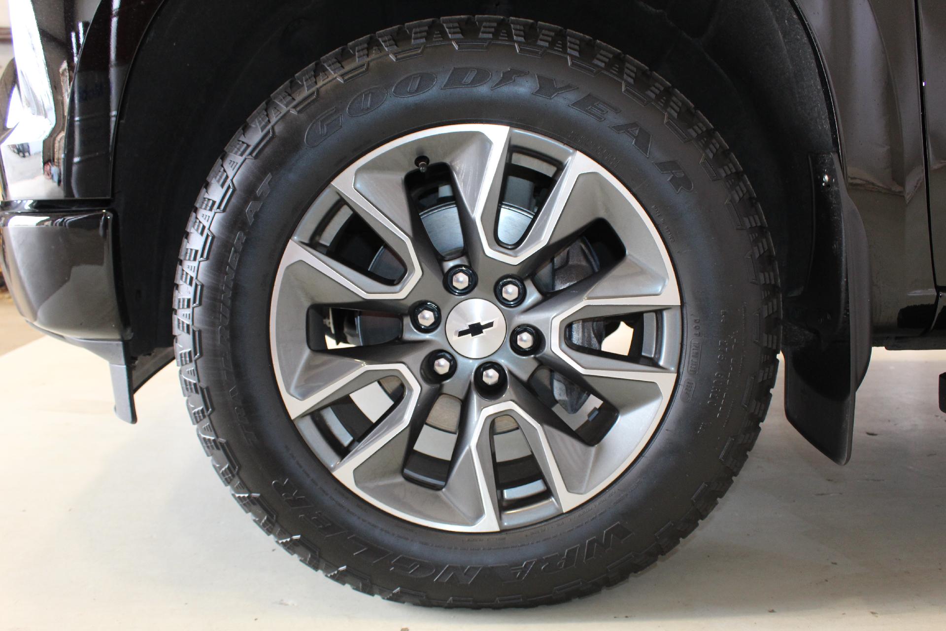 2024 Chevrolet Silverado 1500 Vehicle Photo in NORTHAMPTON, MA 01060-1120