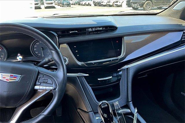 2022 Cadillac XT6 Vehicle Photo in TOPEKA, KS 66609-0000