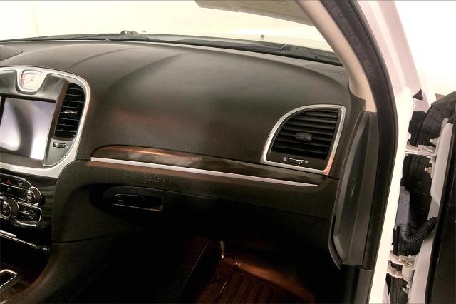 2022 Chrysler 300 Vehicle Photo in Kansas City, MO 64114