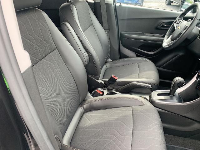 2022 Chevrolet Trax Vehicle Photo in MOON TOWNSHIP, PA 15108-2571