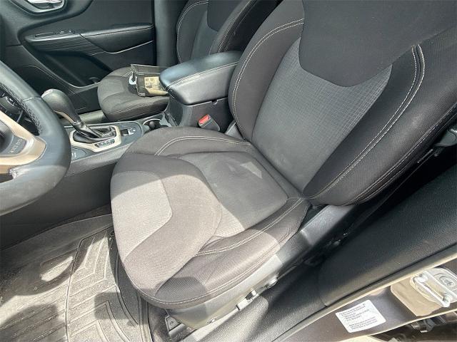2016 Jeep Cherokee Vehicle Photo in EVERETT, WA 98203-5662
