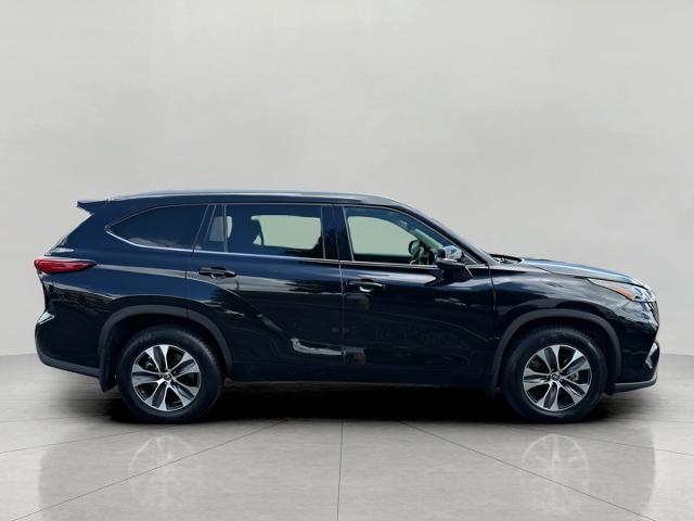 2022 Toyota Highlander Vehicle Photo in MIDDLETON, WI 53562-1492
