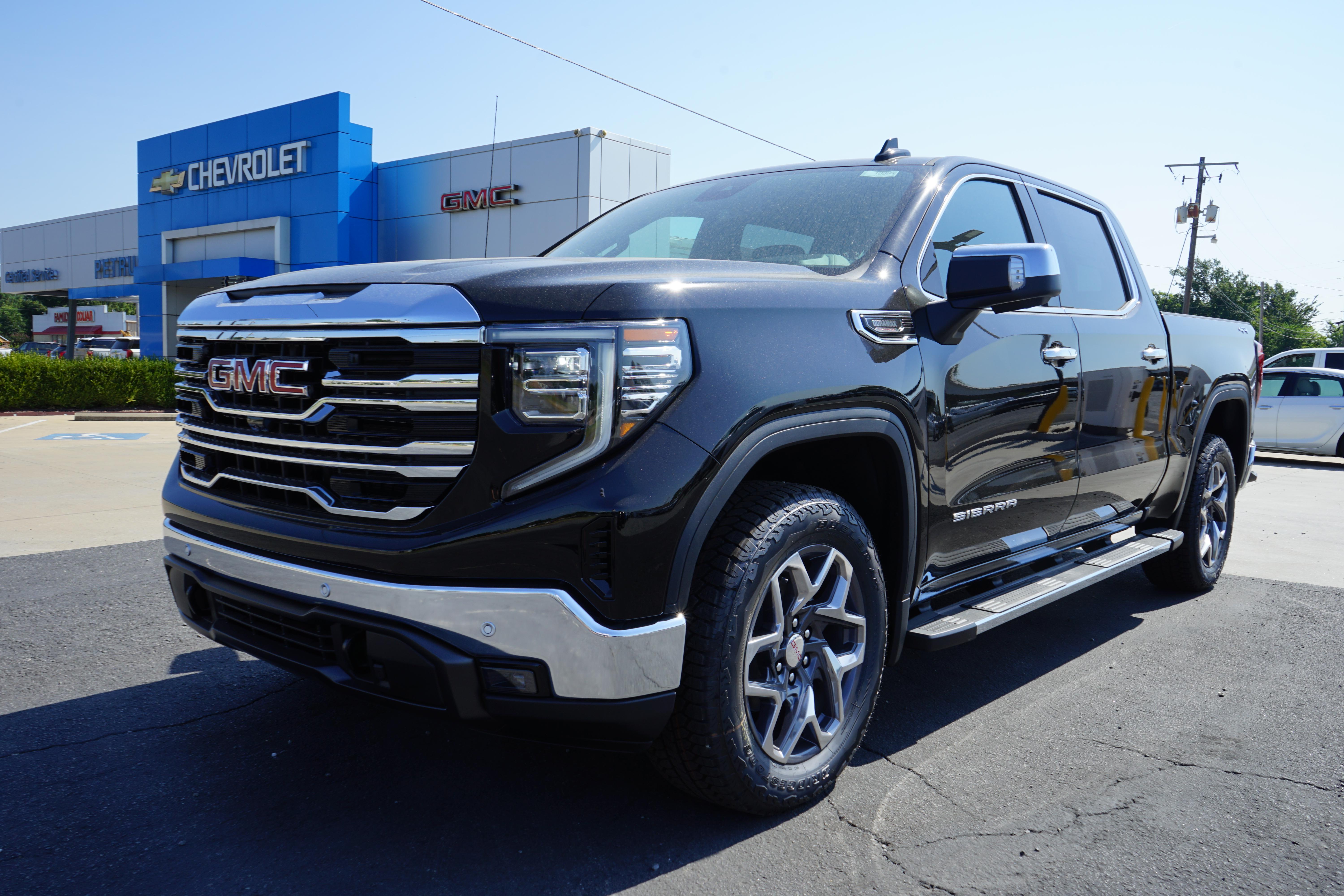2025 GMC Sierra 1500 SLT Crew Cab 4WD
