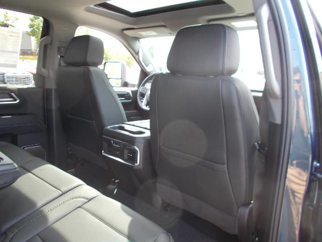 2025 GMC Sierra 2500 HD Vehicle Photo in LOWELL, MA 01852-4336