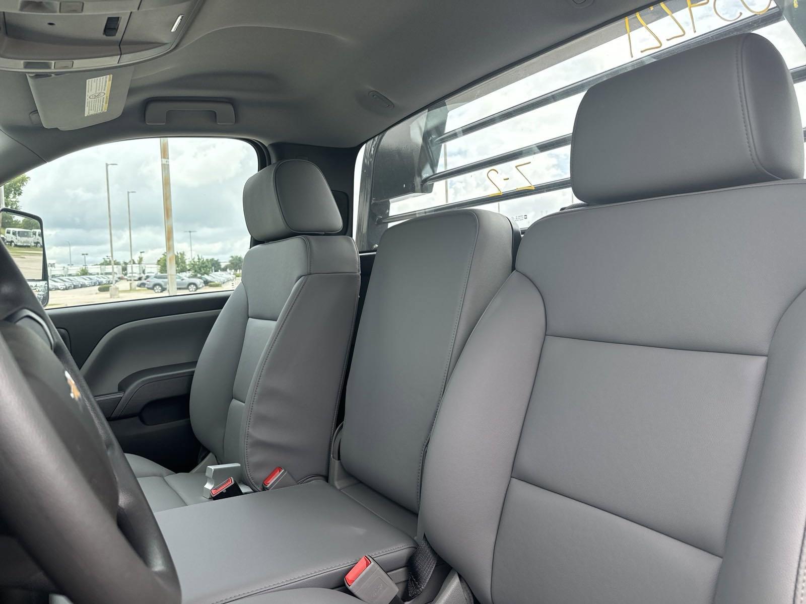 2024 Chevrolet Silverado 5500 HD Vehicle Photo in GEORGETOWN, TX 78626-7508
