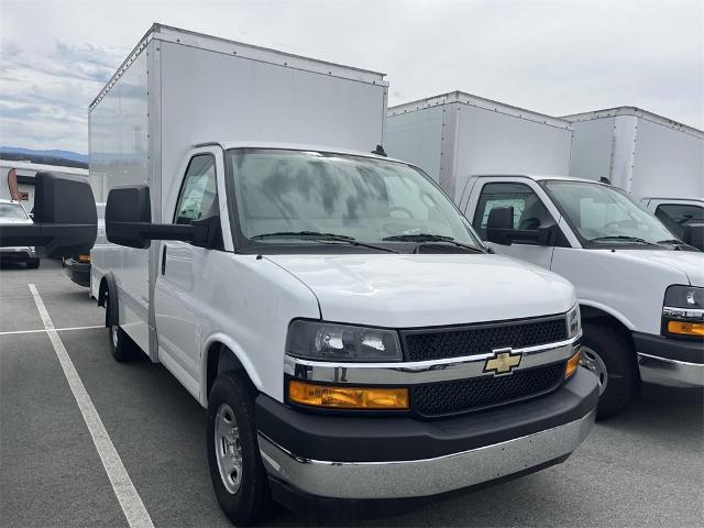 2023 Chevrolet Express Cutaway 3500 Vehicle Photo in ALCOA, TN 37701-3235