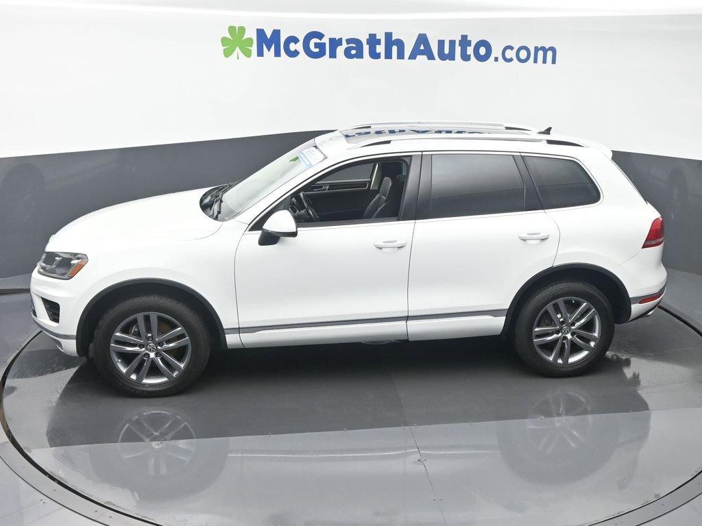 2016 Volkswagen Touareg Vehicle Photo in Marion, IA 52302