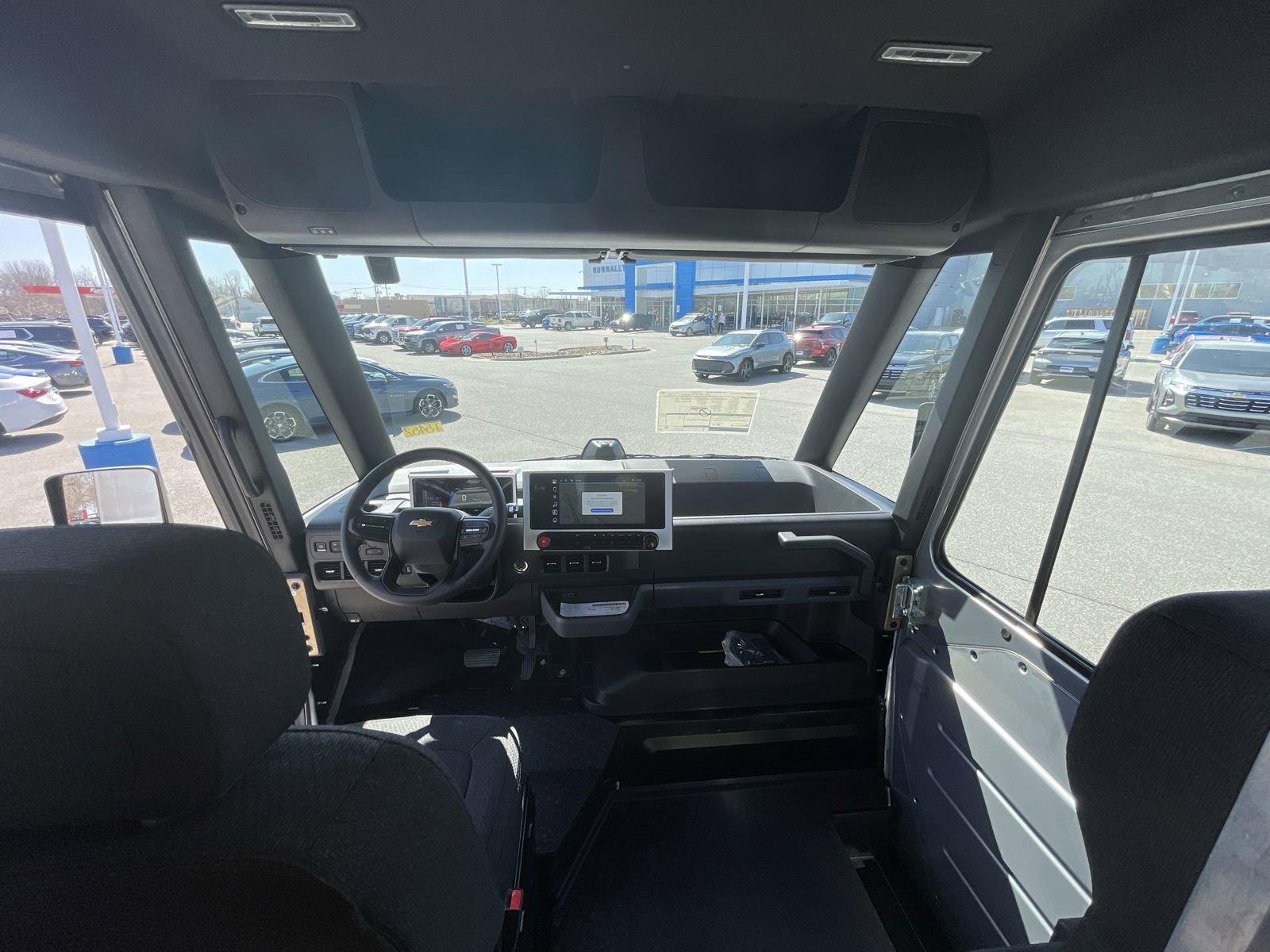 2025 Chevrolet BrightDrop 600 Vehicle Photo in BENTONVILLE, AR 72712-4322
