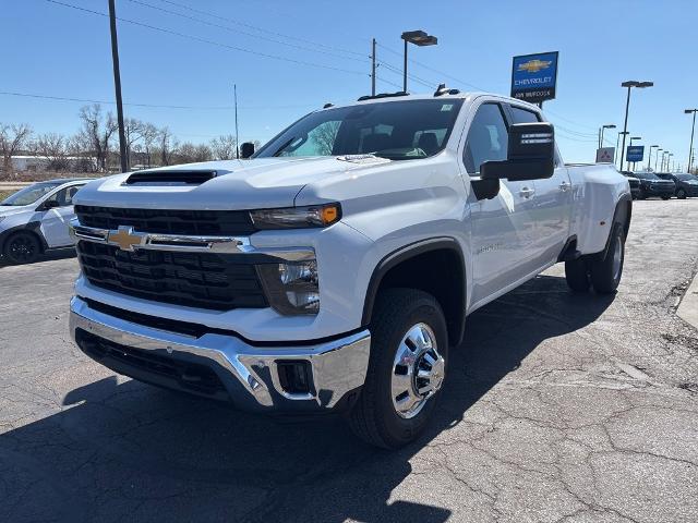 2025 Chevrolet Silverado 3500 HD Vehicle Photo in MANHATTAN, KS 66502-5036