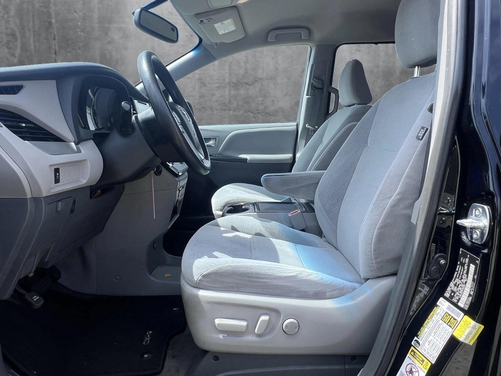 2015 Toyota Sienna Vehicle Photo in Santa Clarita, CA 91355