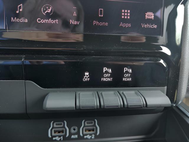2025 Ram 1500 Vehicle Photo in Green Bay, WI 54304