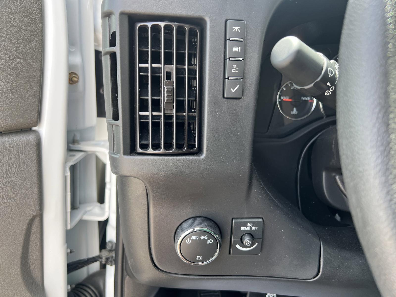2025 Chevrolet Express Cutaway 3500 Vehicle Photo in GEORGETOWN, TX 78626-7508