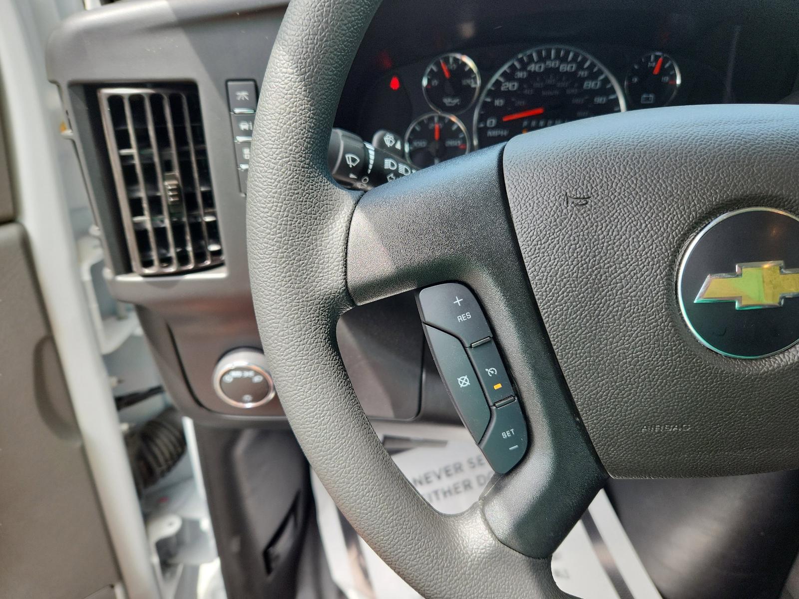 2025 Chevrolet Express Cutaway 3500 Vehicle Photo in GEORGETOWN, TX 78626-7508