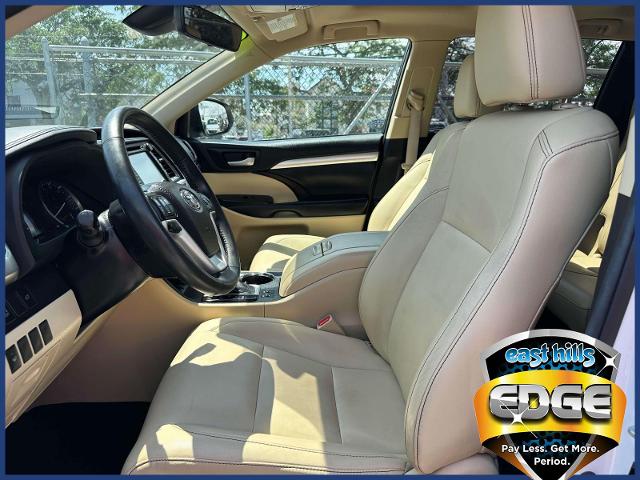 2019 Toyota Highlander Vehicle Photo in Roslyn, NY 11576