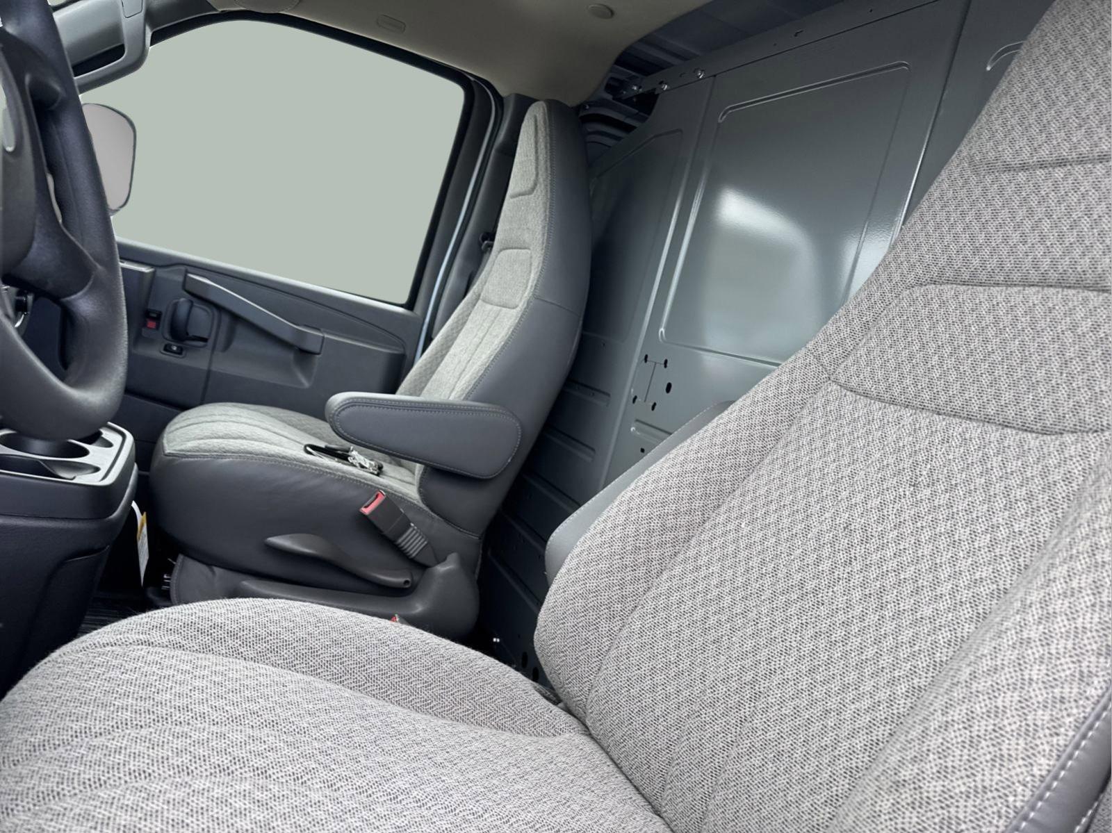 2025 Chevrolet Express Cargo 2500 Vehicle Photo in GEORGETOWN, TX 78626-7508
