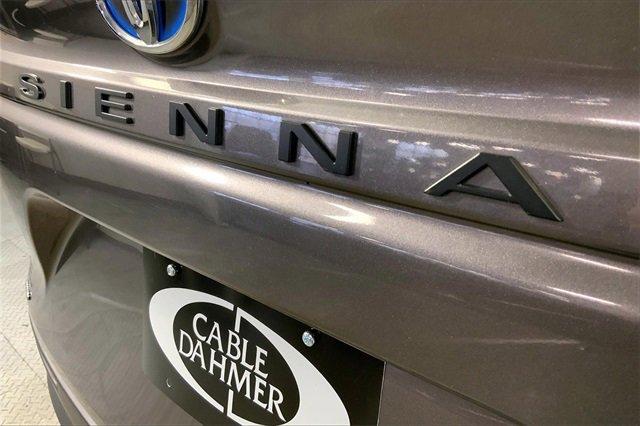 2022 Toyota Sienna Vehicle Photo in INDEPENDENCE, MO 64055-1314