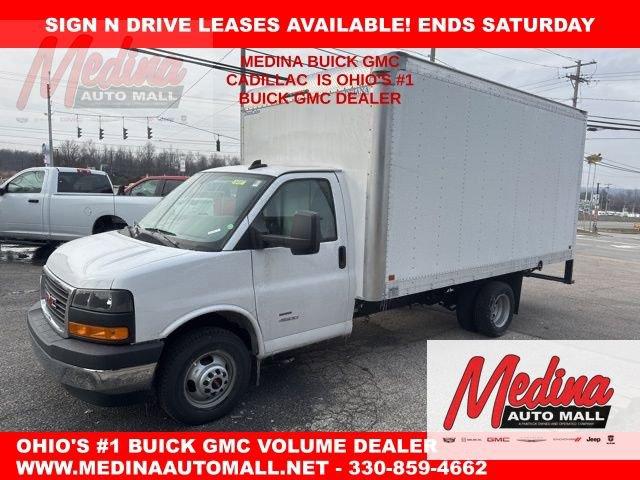 2025 GMC Savana Cutaway 4500 Vehicle Photo in MEDINA, OH 44256-9631