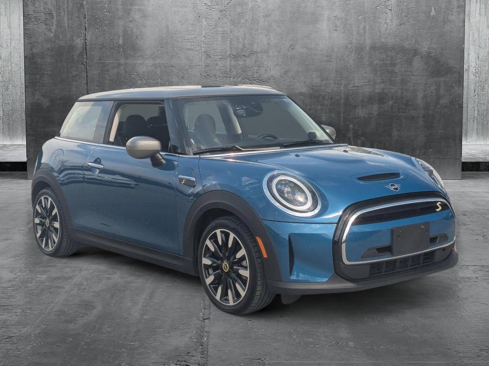 2024 MINI Electric Hardtop 2 Door Signature Vehicle Photo in Towson, MD 21204