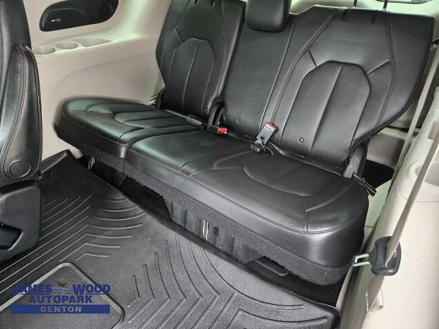 2017 Chrysler Pacifica Vehicle Photo in DENTON, TX 76210-9321