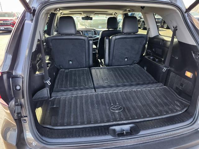 2017 Toyota Highlander Vehicle Photo in GREEN BAY, WI 54304-5303