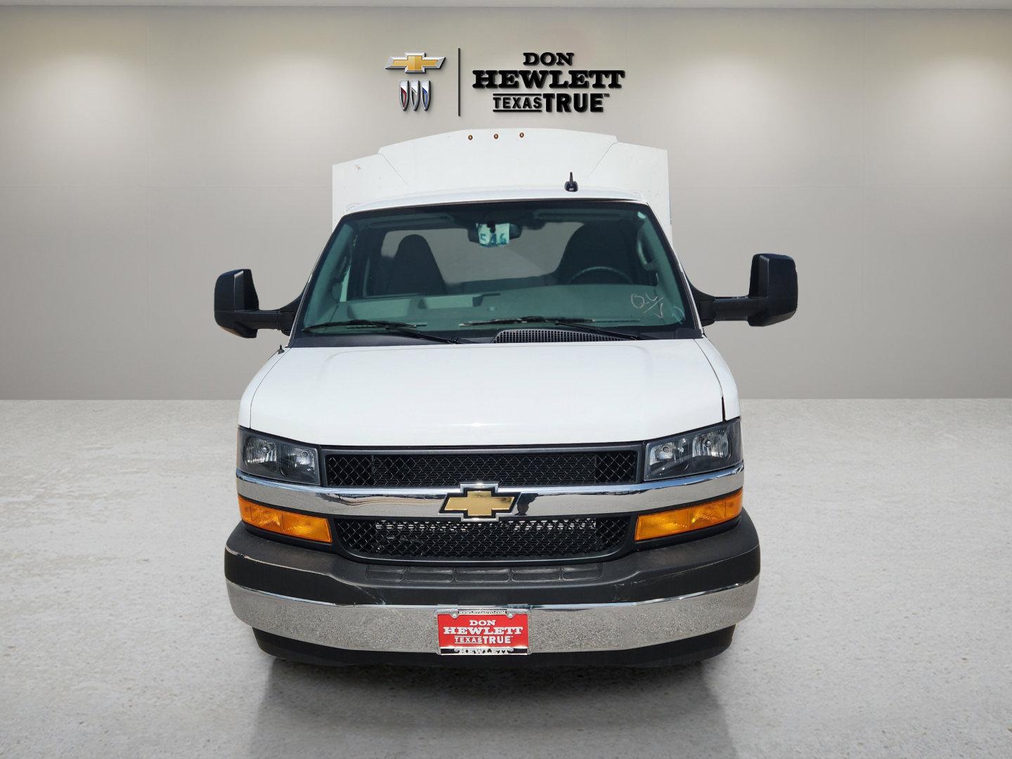 2025 Chevrolet Express Cutaway 3500 Vehicle Photo in GEORGETOWN, TX 78626-7508