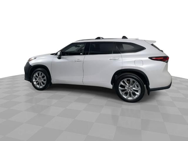 2024 Toyota Highlander Vehicle Photo in GILBERT, AZ 85297-0402