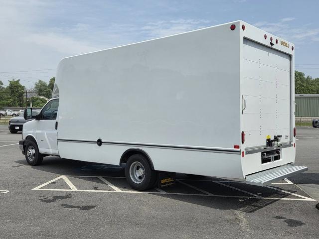 2025 Chevrolet Express Cutaway 3500 Vehicle Photo in GARDNER, MA 01440-3110