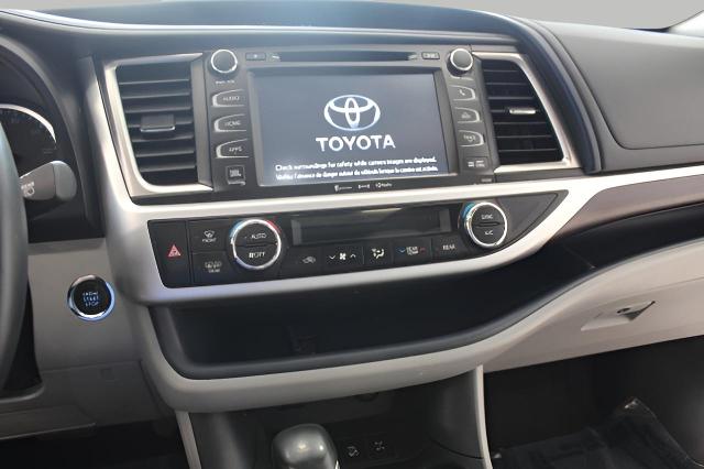 2016 Toyota Highlander Vehicle Photo in Green Bay, WI 54304
