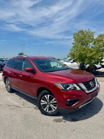 2017 Nissan Pathfinder Vehicle Photo in Lees Summit, MO 64086