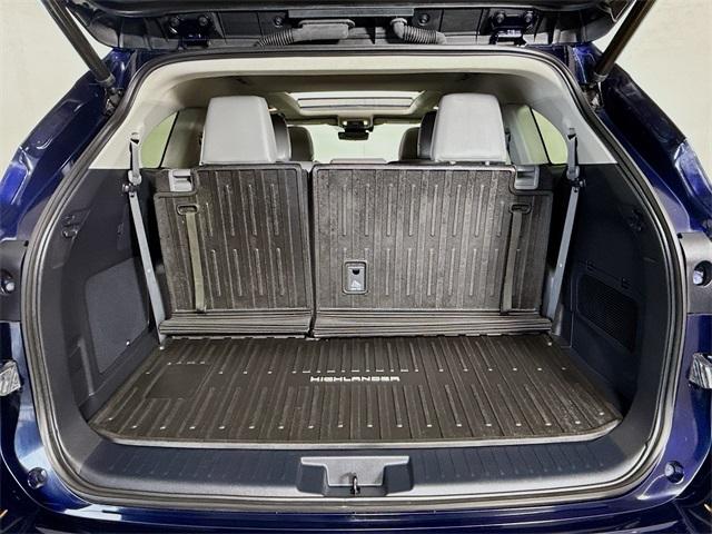 2023 Toyota Highlander Vehicle Photo in Everett, WA 98204