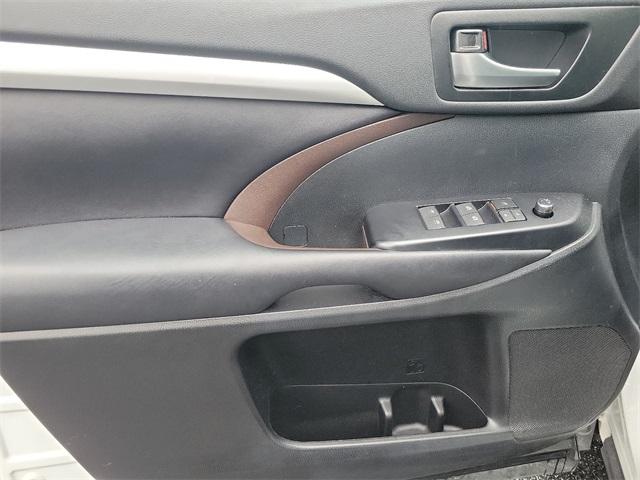 2019 Toyota Highlander Vehicle Photo in New Bloomfield, PA 17068