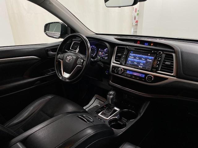 2017 Toyota Highlander Vehicle Photo in Appleton, WI 54913