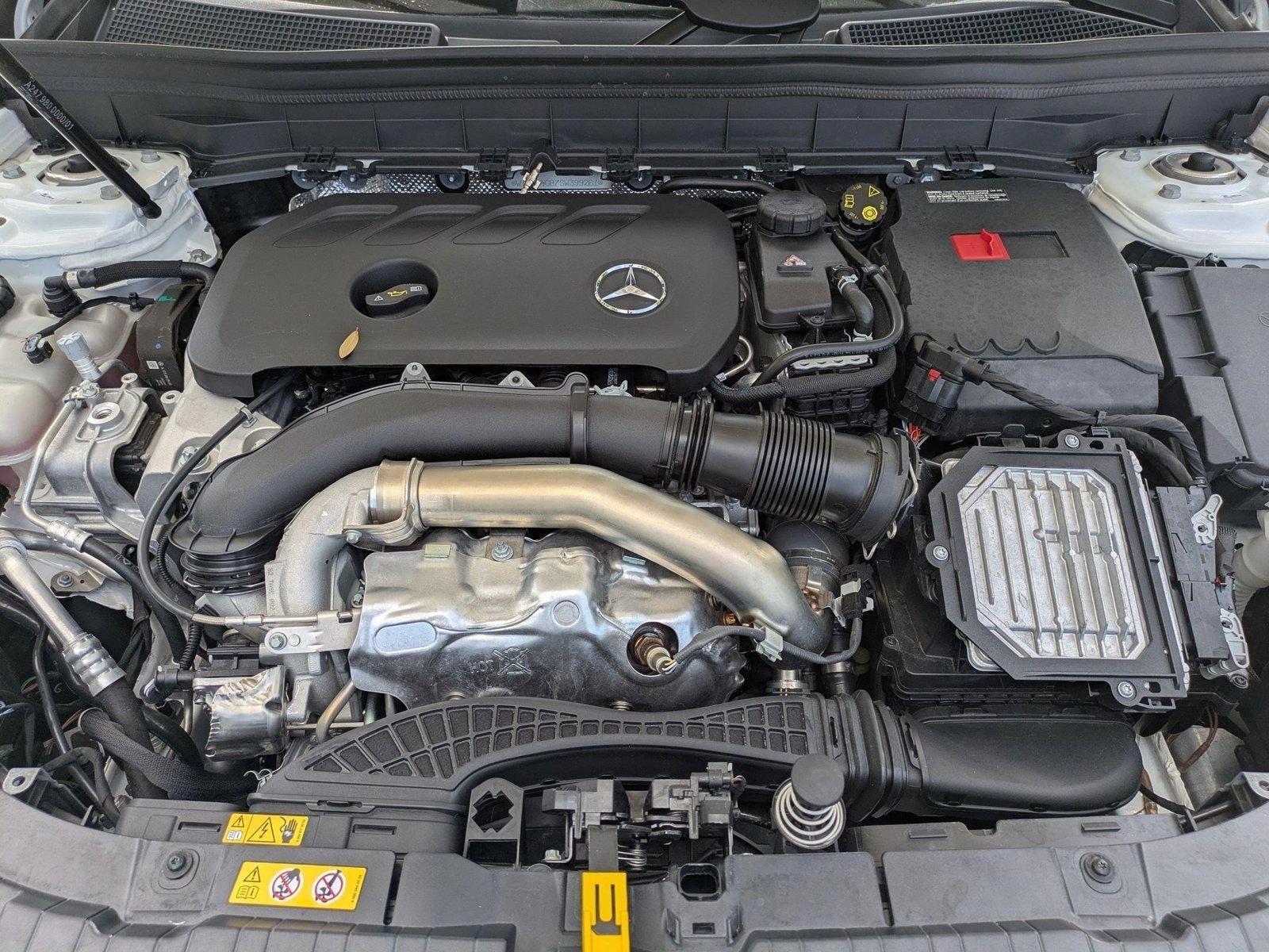 2025 Mercedes-Benz GLB Vehicle Photo in Sarasota, FL 34231