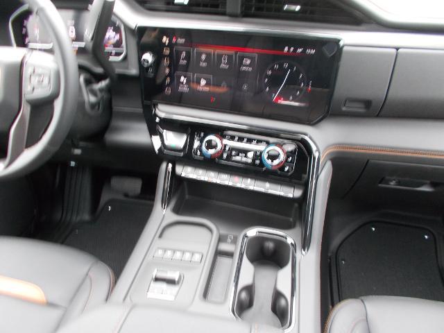 2025 GMC Sierra 2500 HD Vehicle Photo in LOWELL, MA 01852-4336