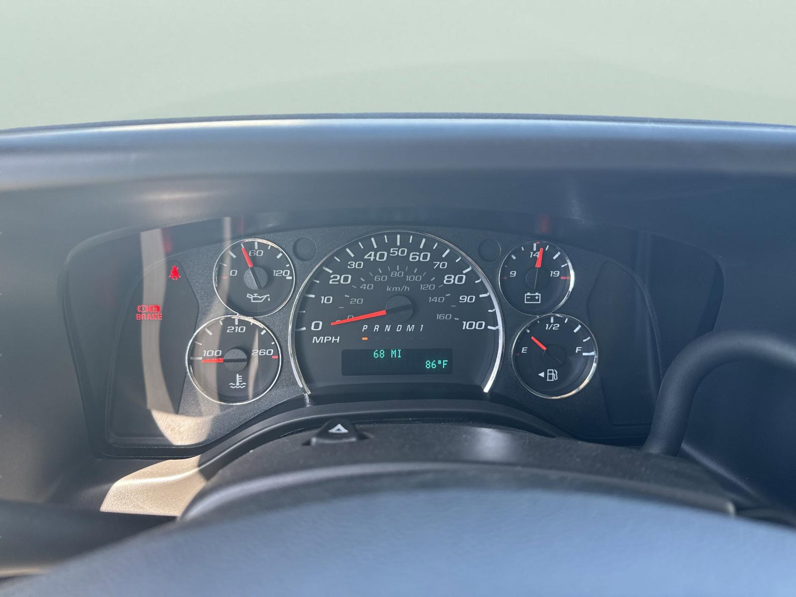 2025 Chevrolet Express Cutaway 3500 Vehicle Photo in GEORGETOWN, TX 78626-7508