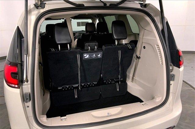 2021 Chrysler Pacifica Vehicle Photo in KANSAS CITY, MO 64114-4502