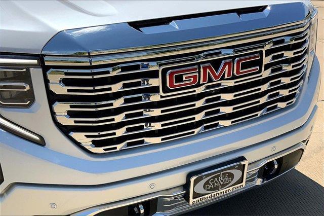 2022 GMC Sierra 1500 Vehicle Photo in TOPEKA, KS 66609-0000