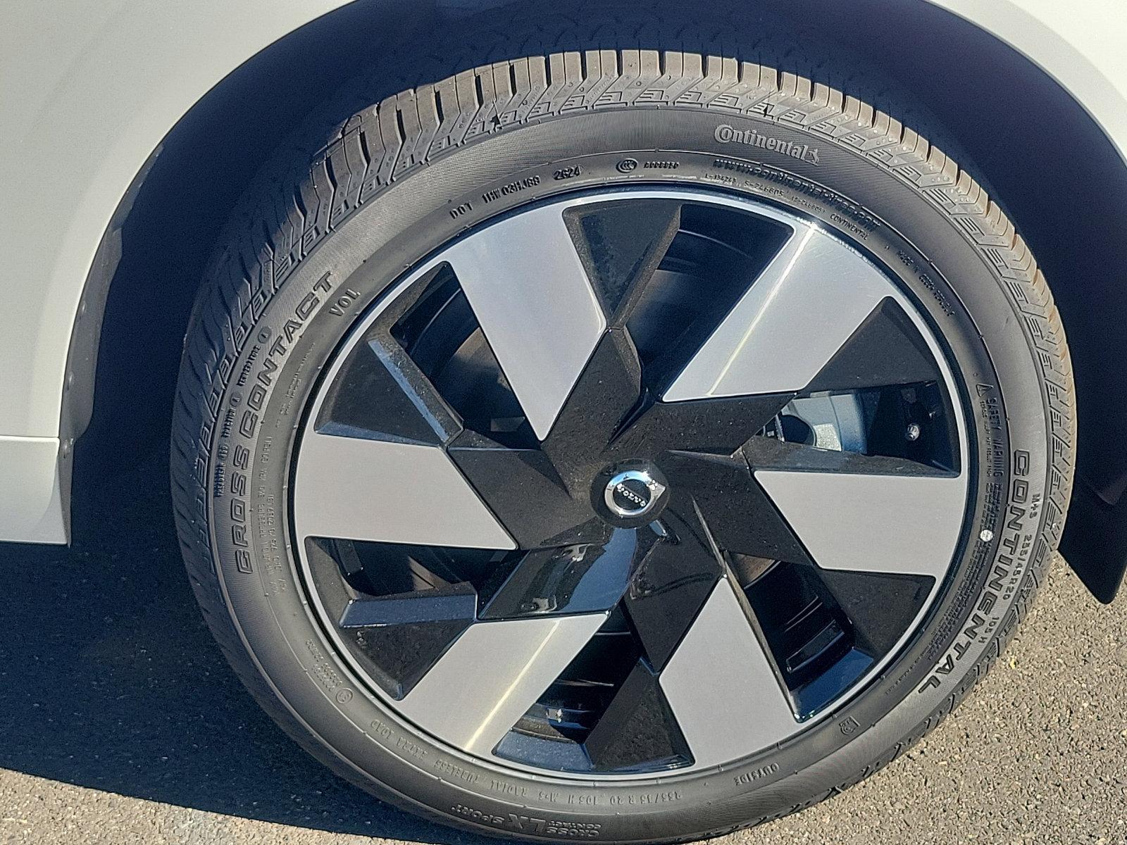 2025 Volvo XC60 Plug-In Hybrid Vehicle Photo in Trevose, PA 19053
