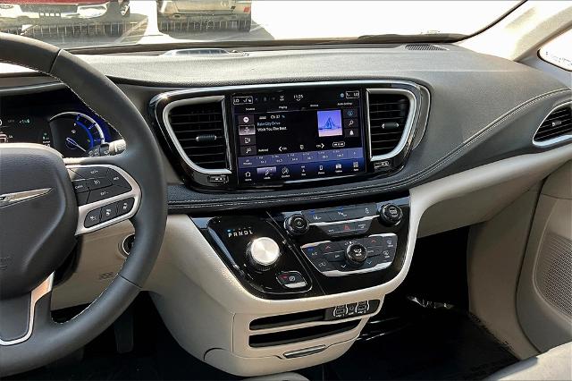 2024 Chrysler Pacifica Vehicle Photo in Grapevine, TX 76051
