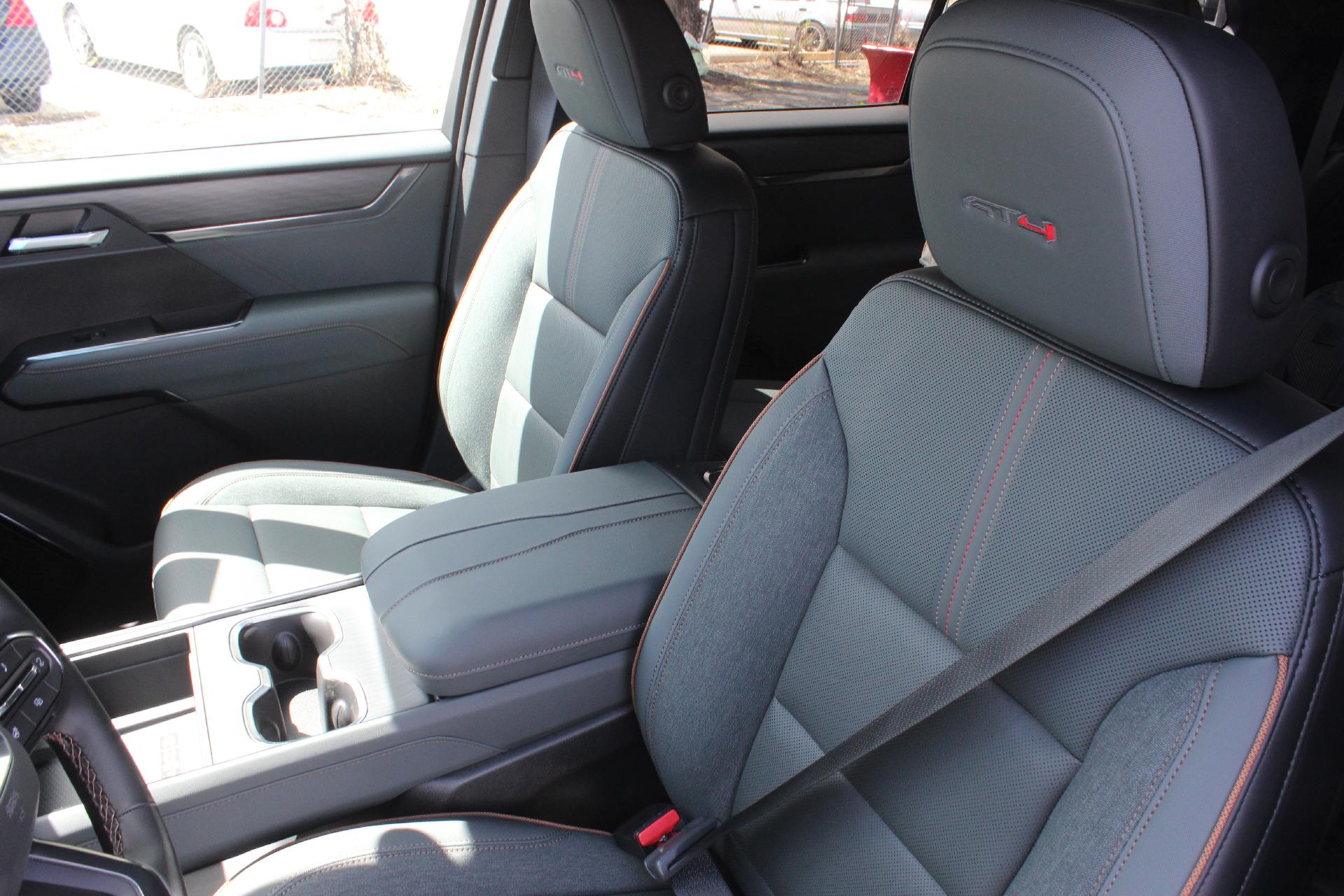 2025 GMC Acadia Vehicle Photo in AURORA, CO 80012-4011
