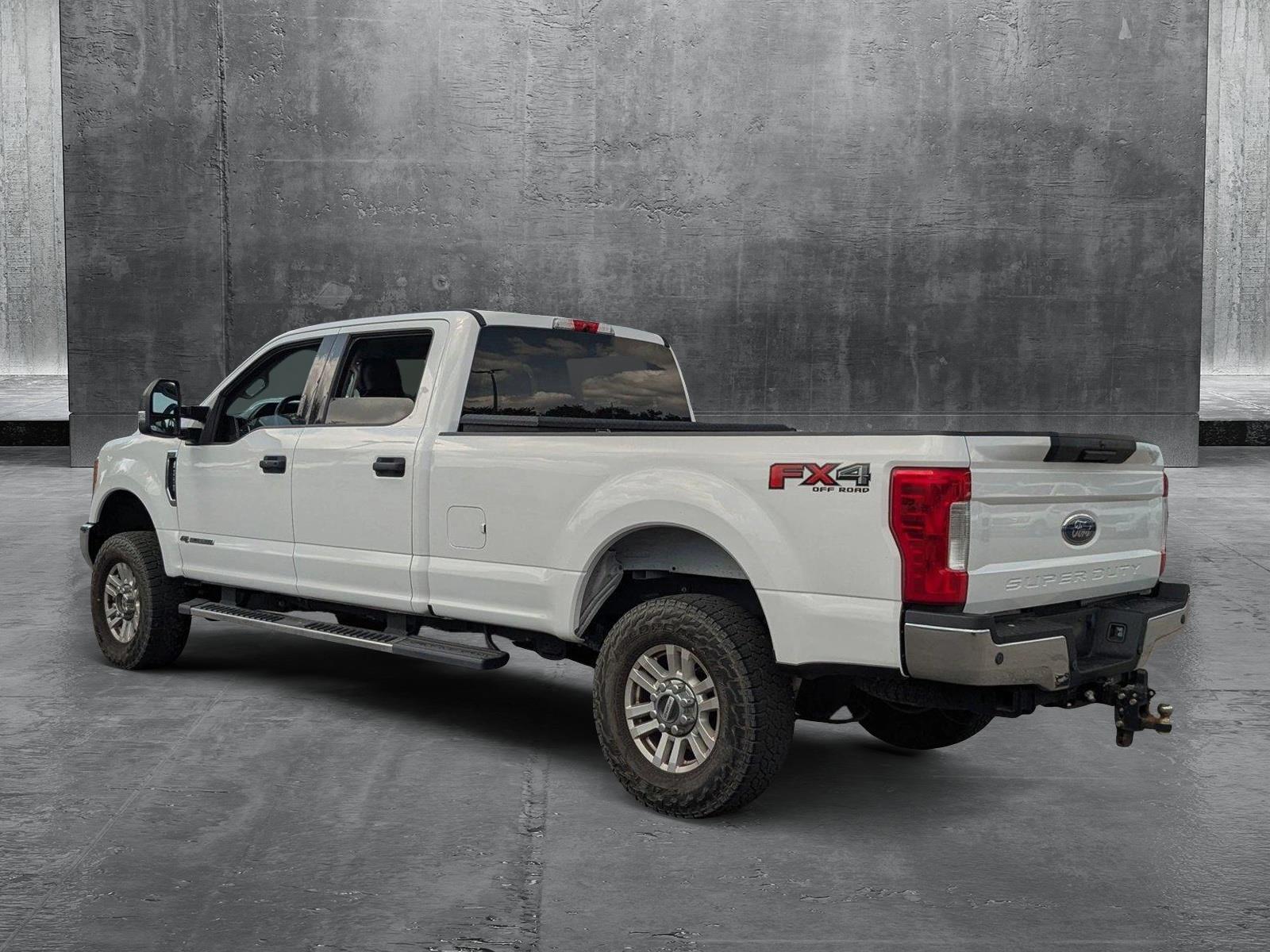 2017 Ford Super Duty F-250 SRW Vehicle Photo in St. Petersburg, FL 33713