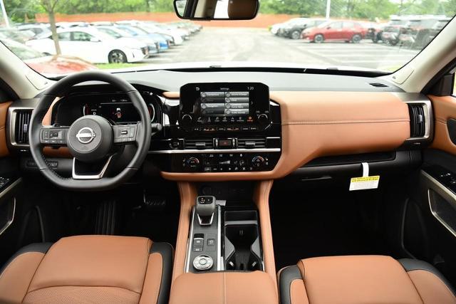 2025 Nissan Pathfinder Vehicle Photo in Ballwin, MO 63011