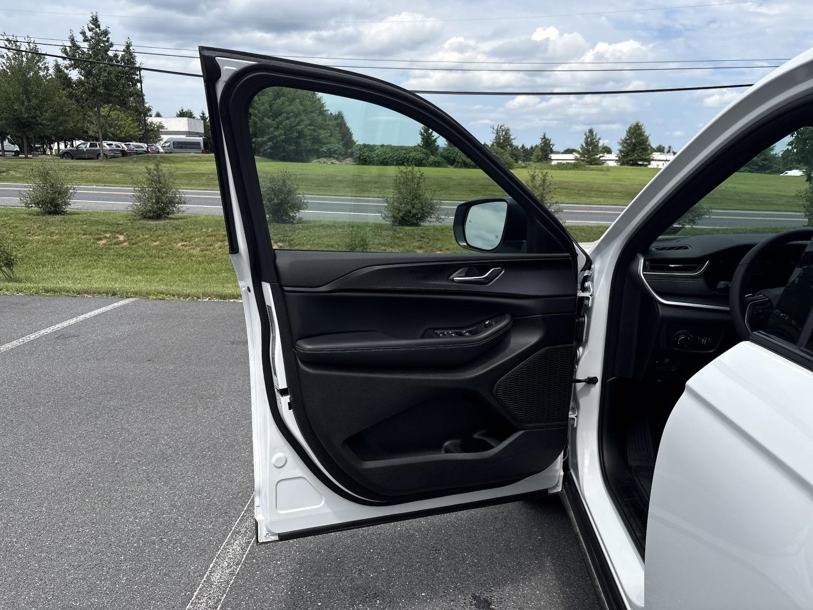2025 Jeep Grand Cherokee Vehicle Photo in Mechanicsburg, PA 17050-1707