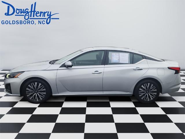 Used 2023 Nissan Altima SV with VIN 1N4BL4DV5PN318583 for sale in Goldsboro, NC