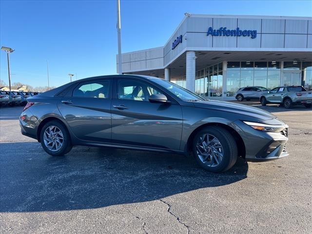 2024 Hyundai ELANTRA Vehicle Photo in Shiloh, IL 62269